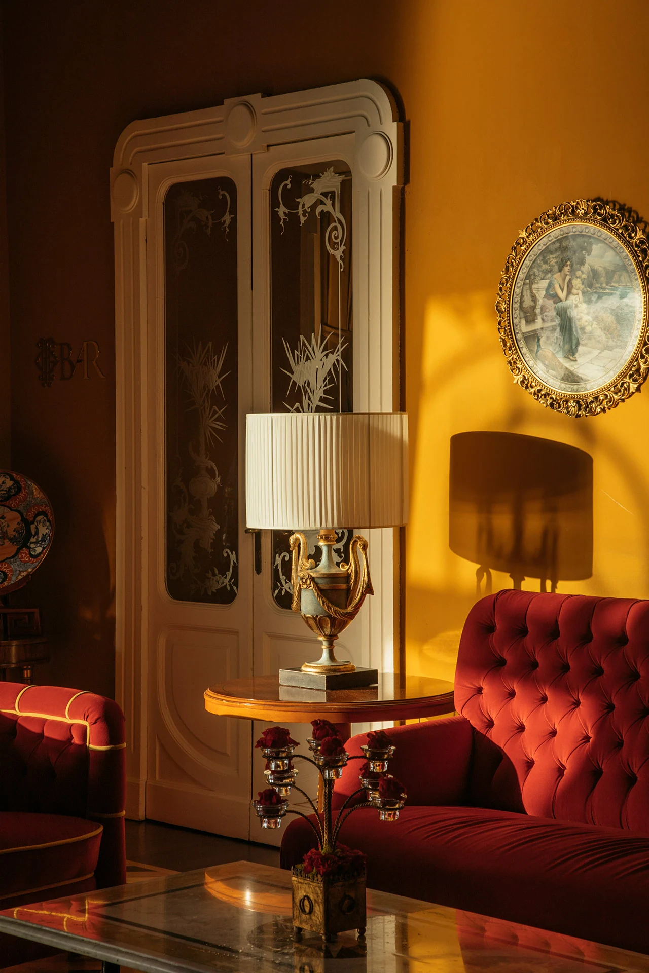Lobby do Grand Hotel Tremezzo com móveis de inspiração Belle Époque