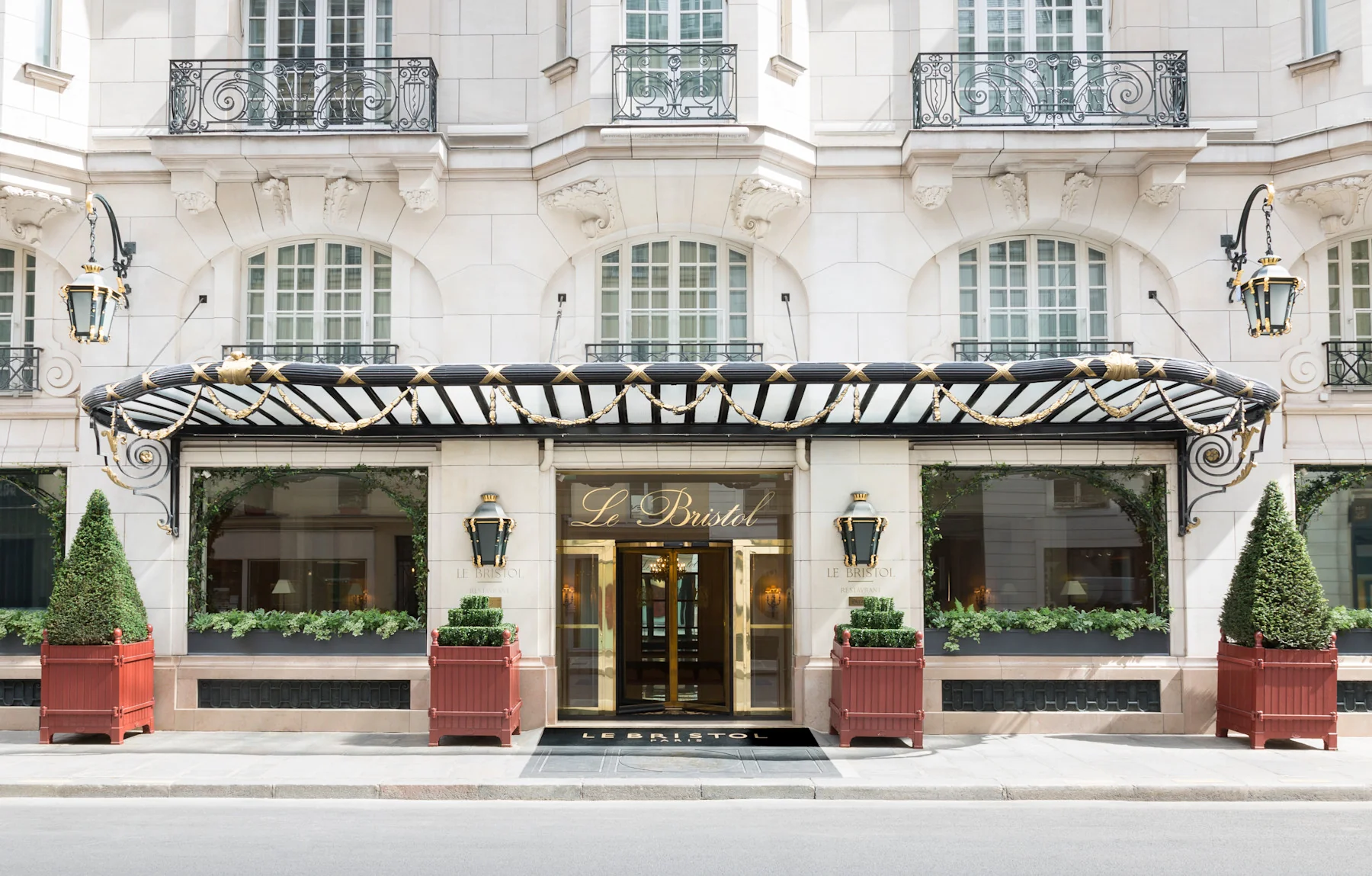 Entrada clássica do Le Bristol Paris