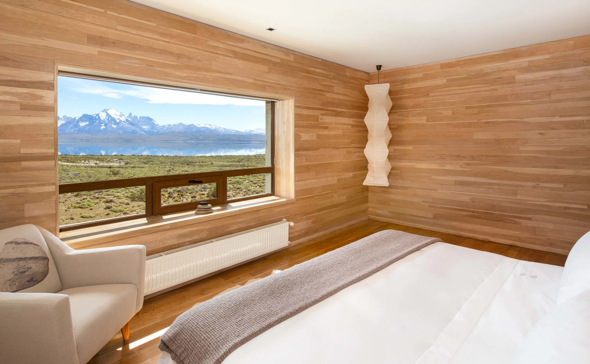 Quarto do Tierra Patagonia com vista para o lago e as montanhas